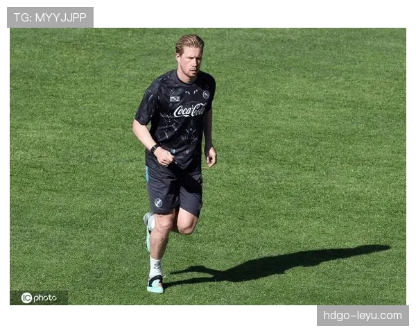 德布劳内在那不勒斯成为核心领袖，激励球队全力备战新赛季