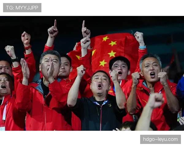 逆风翻盘显韧性！球队绝地反击点燃赛场激情