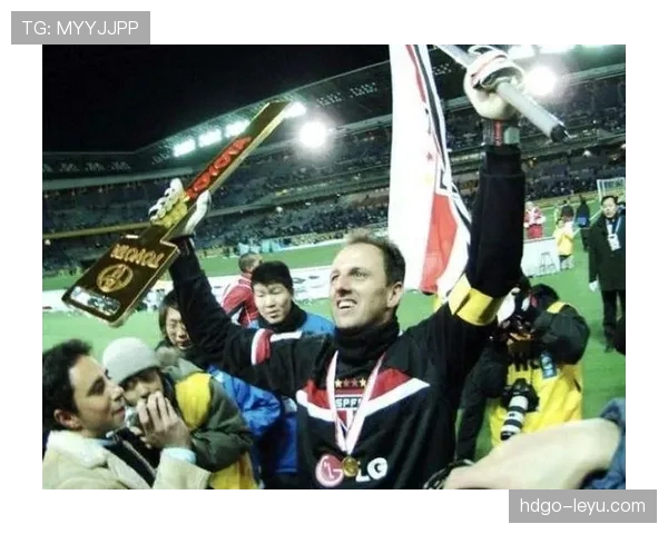 南美足球战术革新再掀全球热潮,传统底蕴与现代理念融合绽放新光彩 南美足球战术革新再掀全球热潮,传统底蕴与现代理念融合绽放新光彩