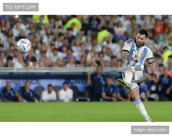 梅西国家队百球里程碑彰显传奇本色,状态回升引领阿根廷新征程 梅西国家队百球里程碑彰显传奇本色,状态回升引领阿根廷新征程