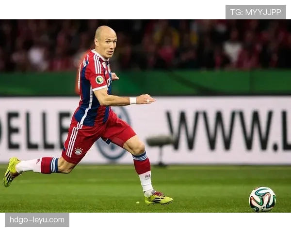 拉菲尼亚与罗本左脚内切效率及战术运用对比分析 拉菲尼亚与罗本左脚内切效率及战术运用对比分析