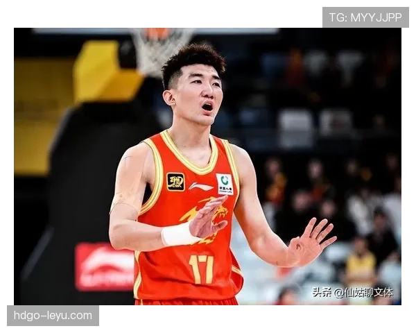 孙铭徽训练完直接啃鸡腿，这自律和放纵切换得太丝滑了