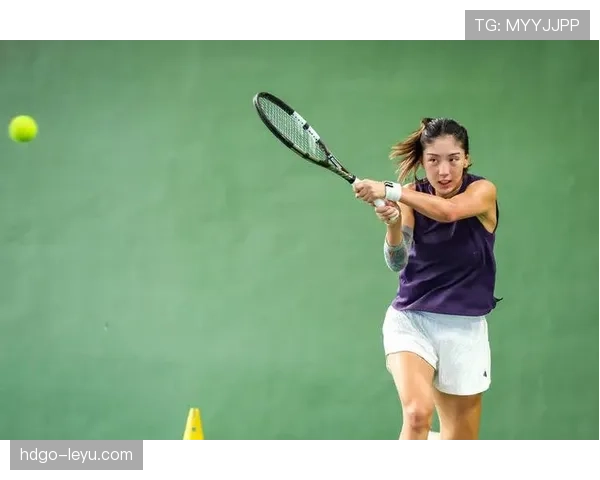 王欣瑜比赛完直接素颜逛超市，这松弛感谁懂啊